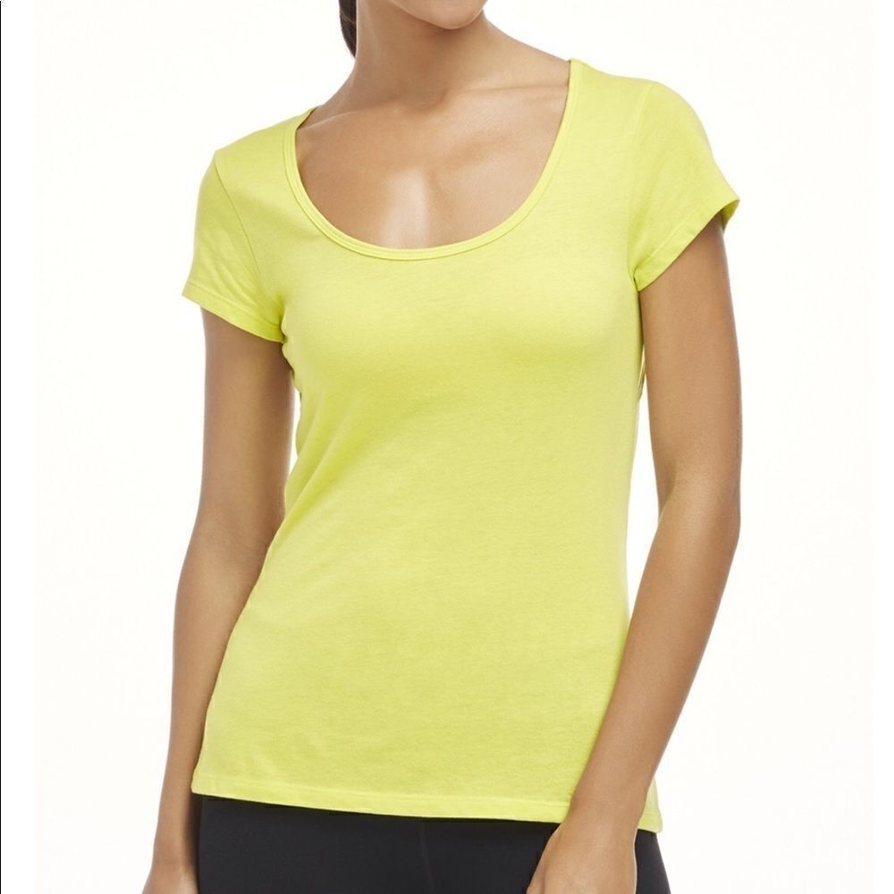 Chartreuse Fabletics performance tee. Large - Picture 4 of 5